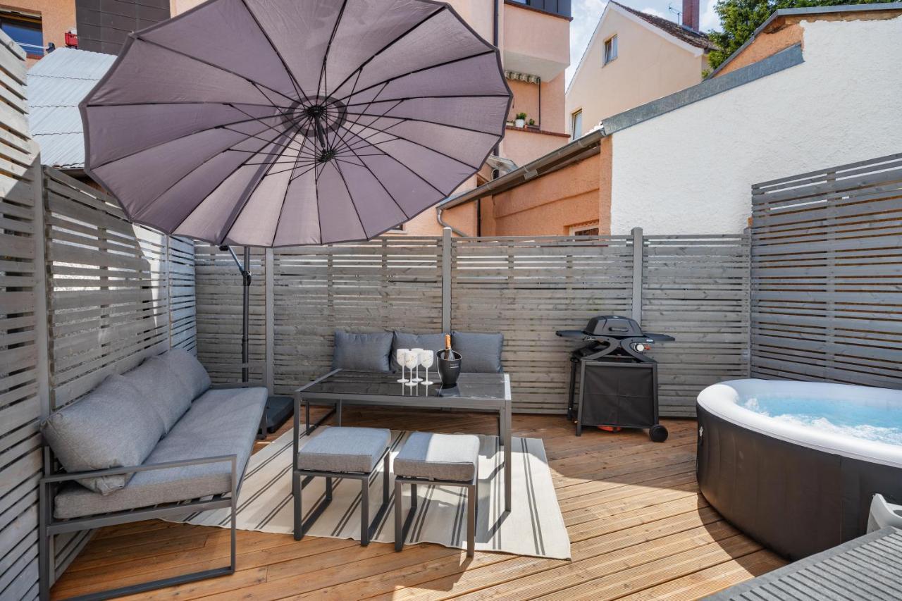 Terrace Apartment With 5 Rooms, Whirlpool And Bbq Augsburg Eksteriør bilde